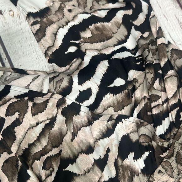 Jennifer Lopez Printed Romper Size Large - Picture 5 of 7